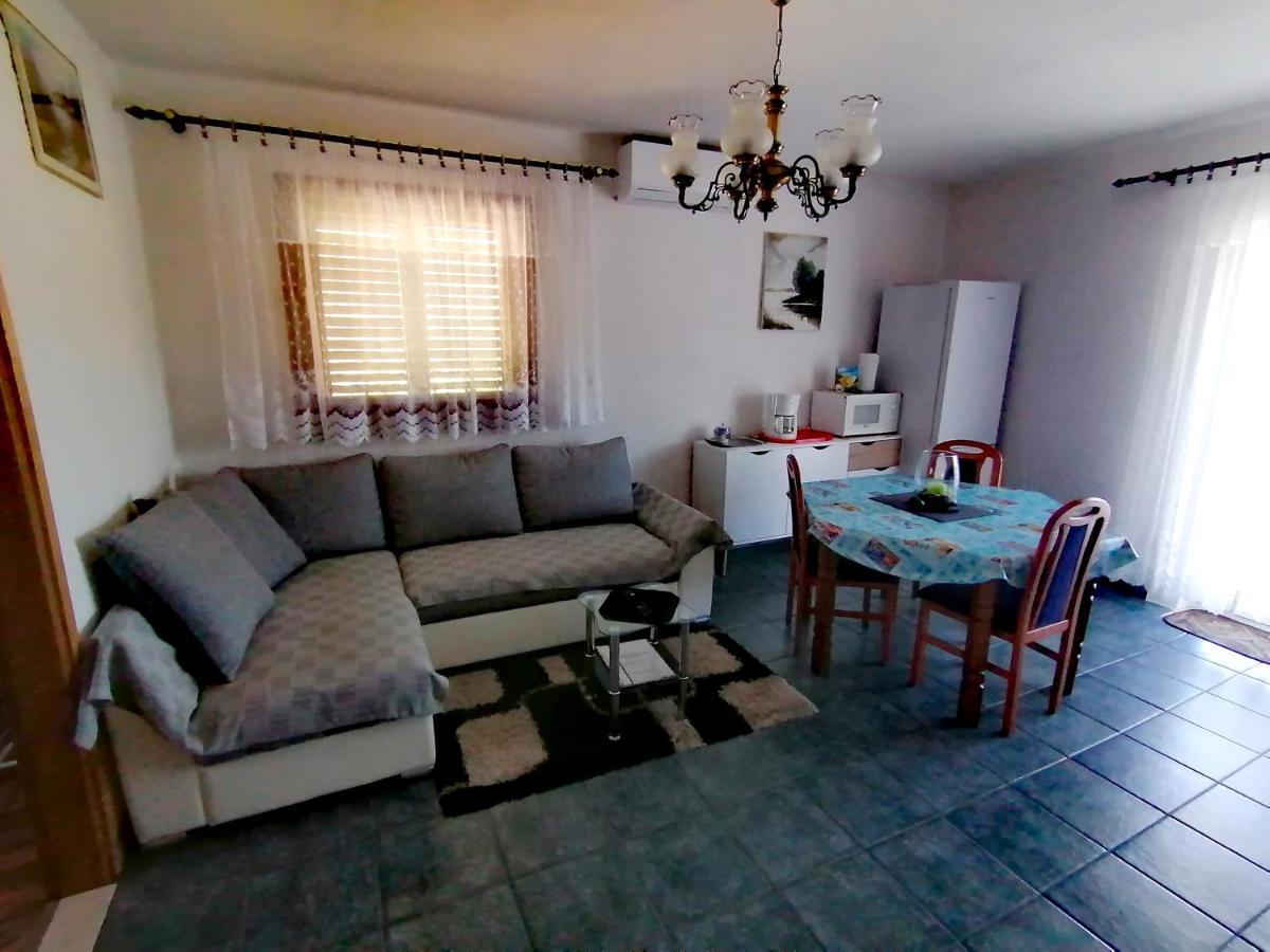 Apartman Canaki Splitska Esterno foto