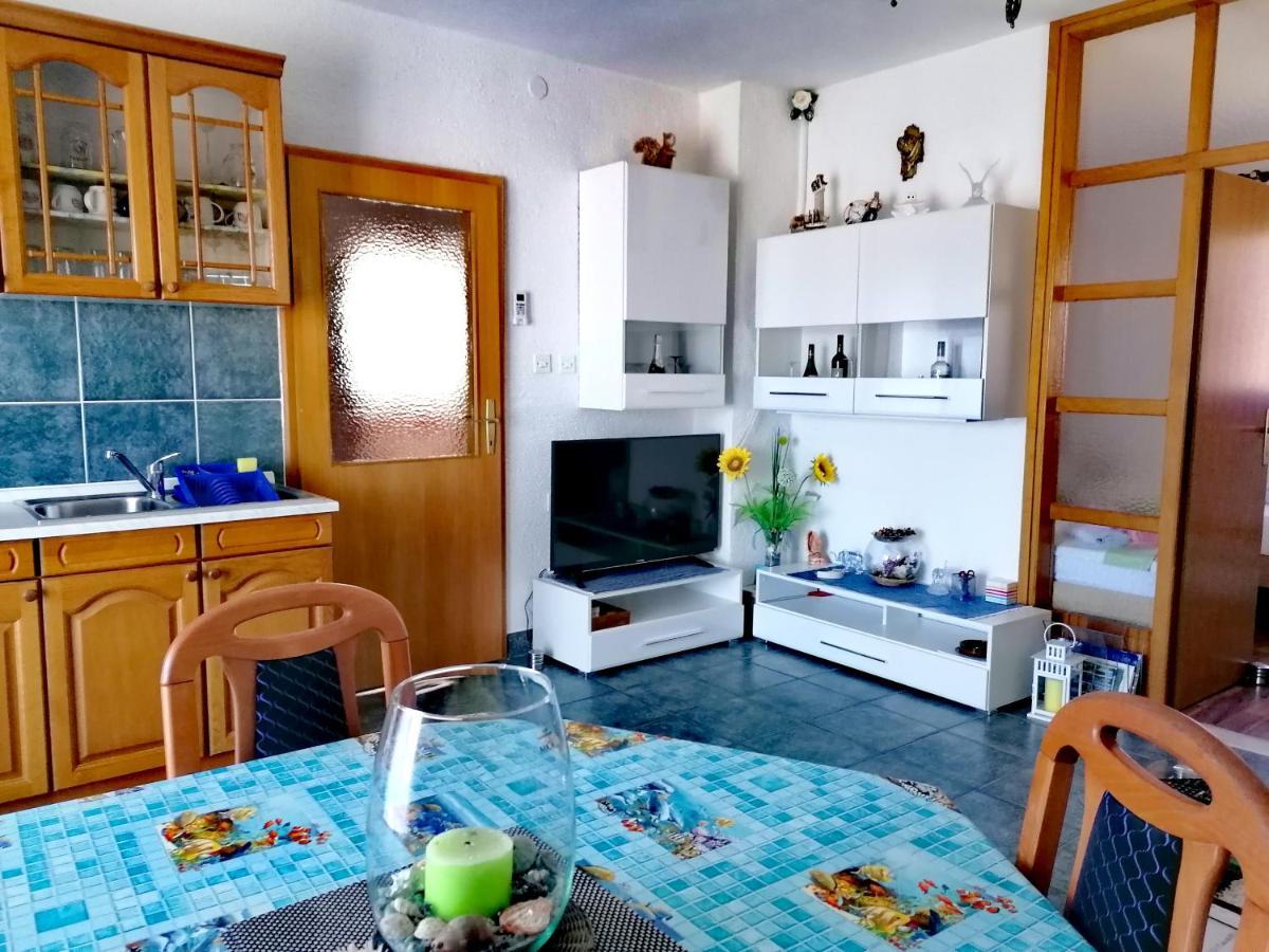 Apartman Canaki Splitska Esterno foto