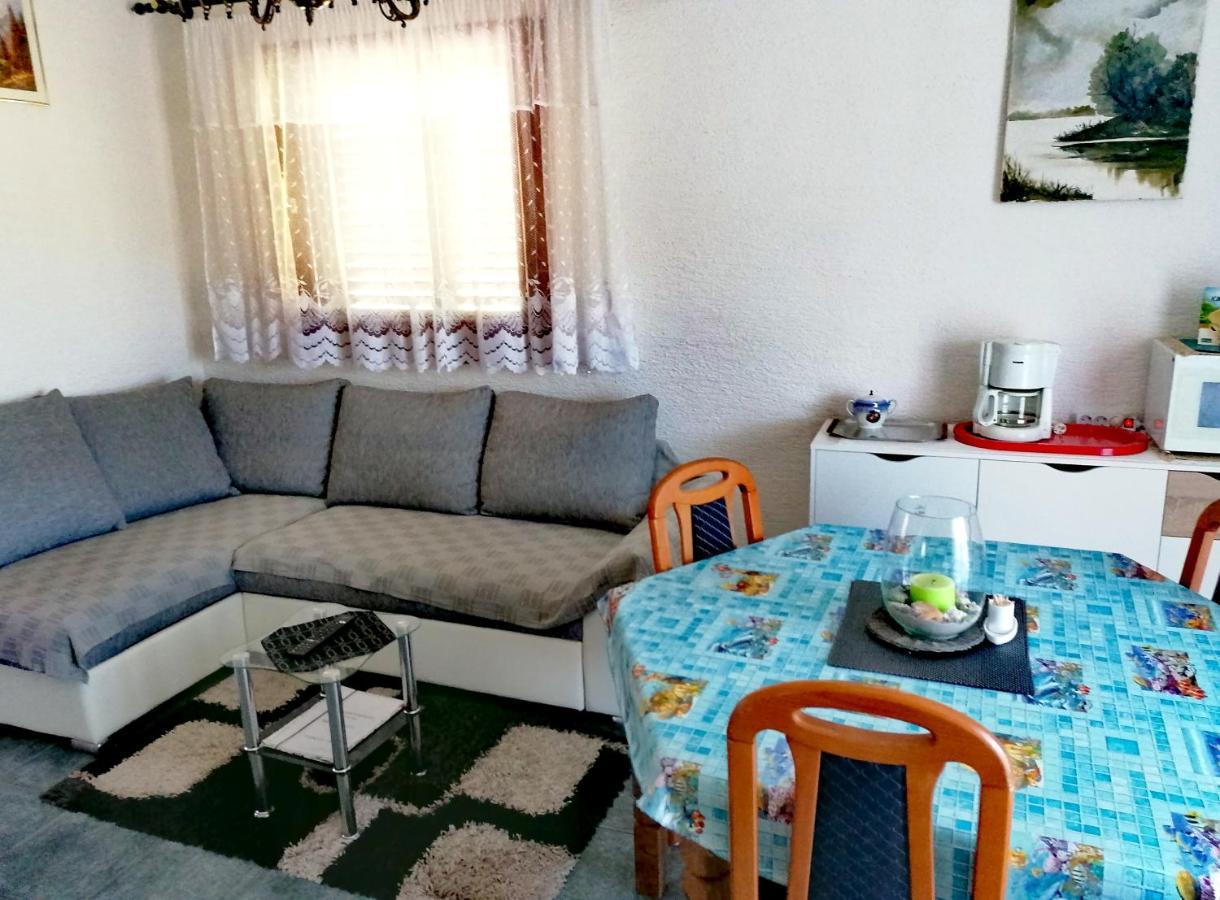 Apartman Canaki Splitska Esterno foto