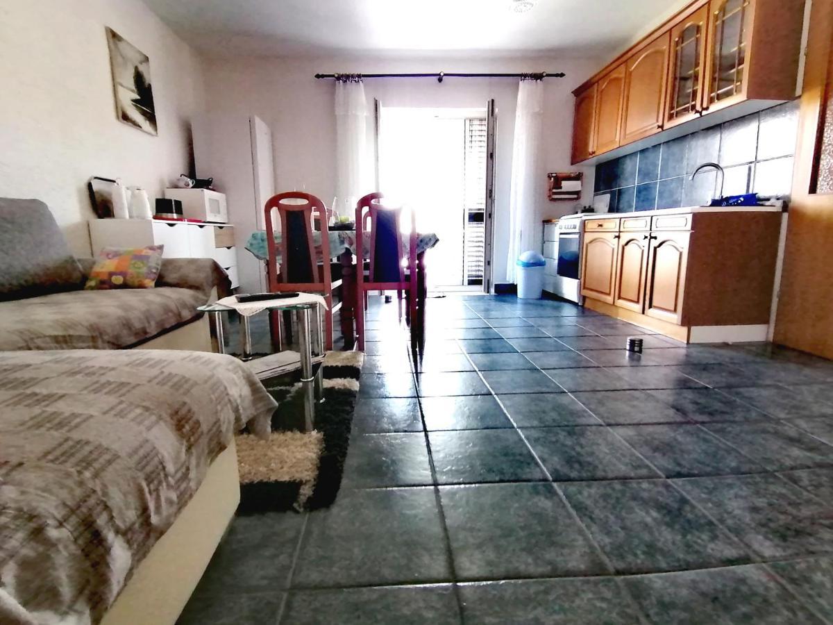 Apartman Canaki Splitska Esterno foto